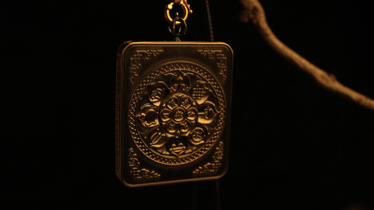 Handcrafted Amitabha Buddha Pendant Necklace: A Refined Expression of Tibetan Buddhist Art 6 - Tanfog