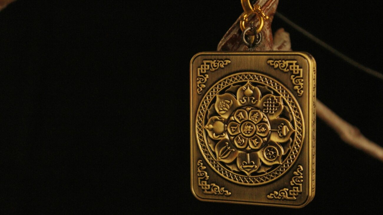 Handcrafted Blue Deity Thangka Pendant Necklace: A Refined Tibetan Buddhist Art Piece 5 - Tanfog
