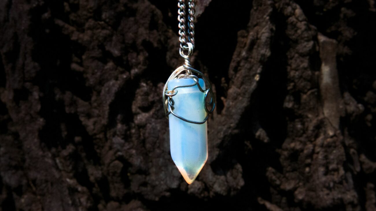 How to Choose a Crystal Necklace for Emotional Balance 1 - Tanfog