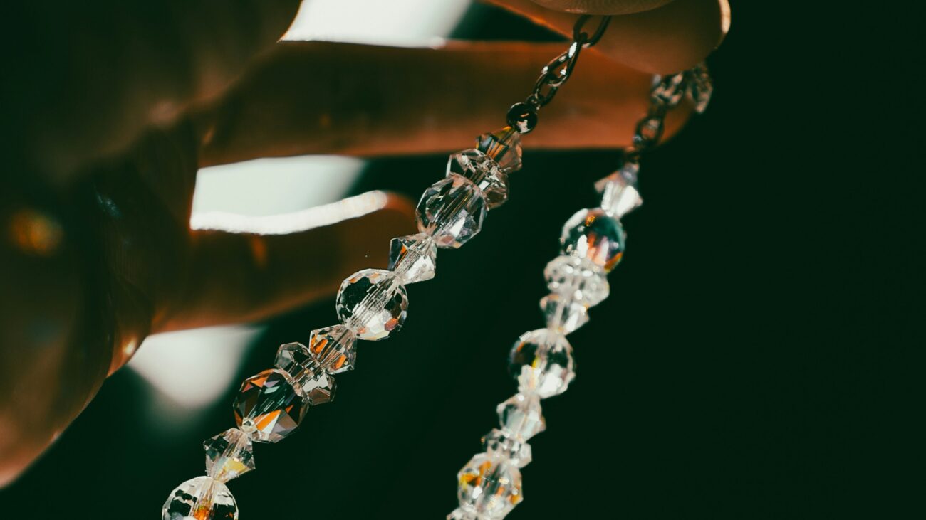 How to Choose a Crystal Necklace for Emotional Balance 3 - Tanfog