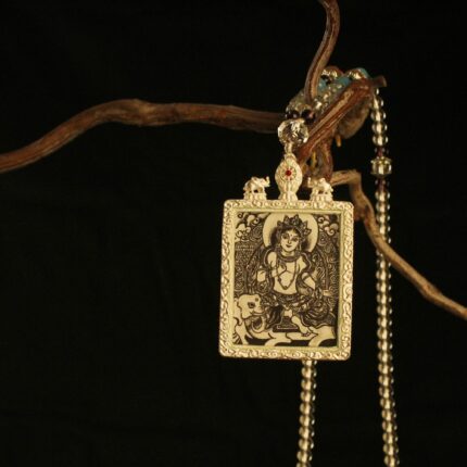 silver-green-tara-swift-action-locket