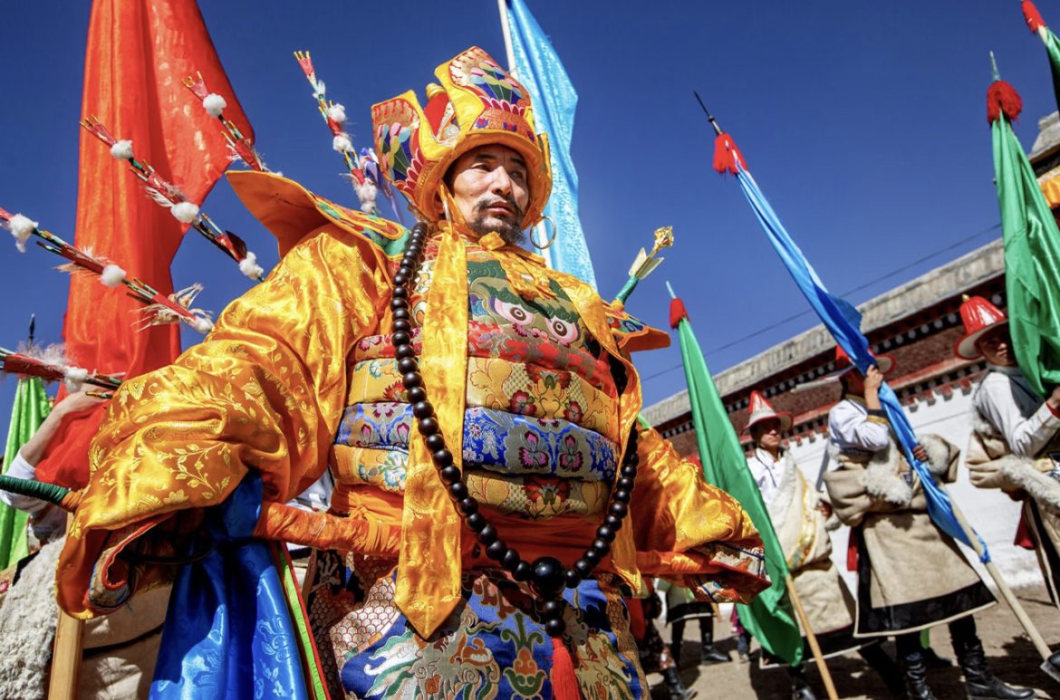 The Luminous Blueprint: Aligning Workspace Qi for Enduring Abundance 8 - Tanfog